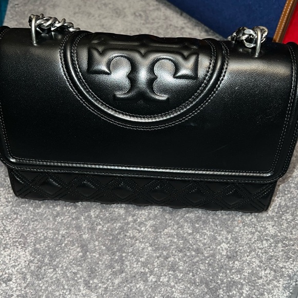 Brand new Tory Burch Fleming shoulder bag. - Picture 1 of 9